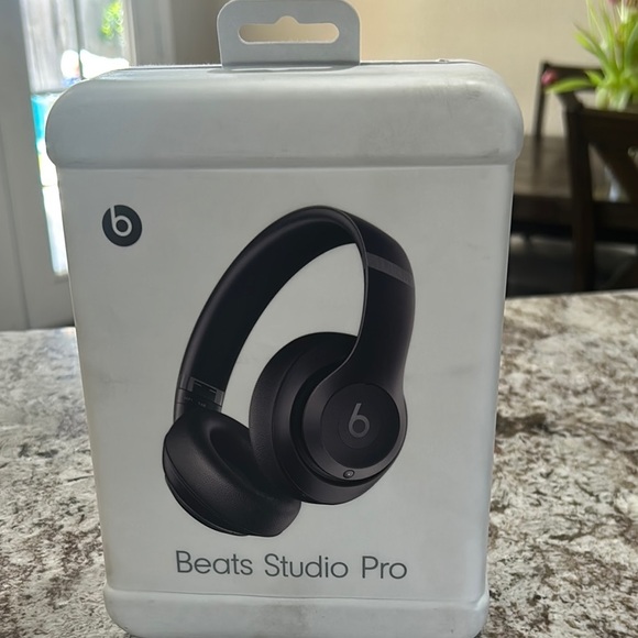 Beats Studio Pro Headphones - Black